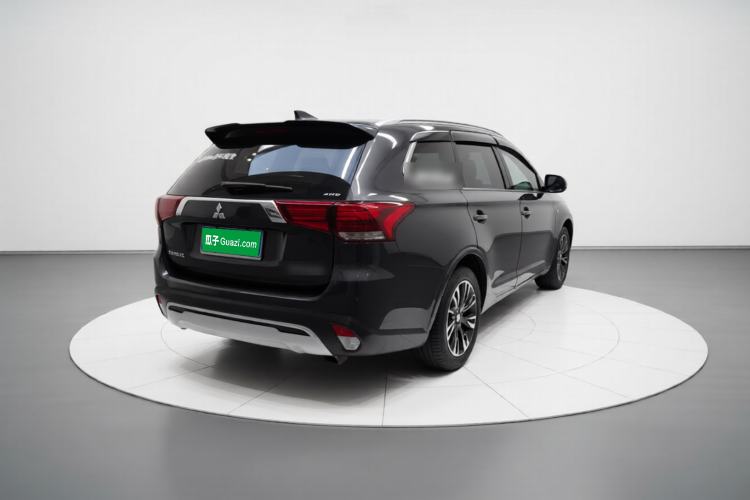 Used Mitsubishi Outlander 2019 2.4L Four-Wheel Drive Flagship Version 7 Seats China V Emission Standard Rear Right 45 Deg
