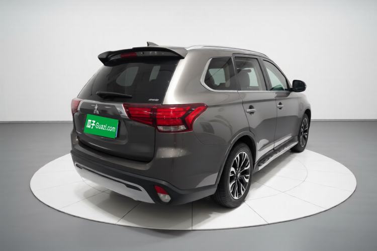 Used Mitsubishi Outlander 2019 2.4L 4x4 Zhi Xiang Edition 7 Seats China V Emission Standard Rear Right 45 Deg