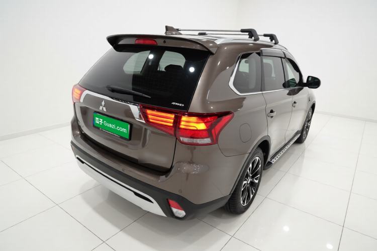 Used Mitsubishi Outlander 2019 2.4L 4x4 Zhi Xiang Edition 7 Seats China VI Standard Rear Right 45 Deg