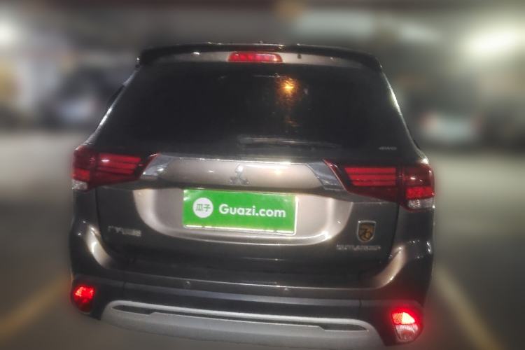 Used Mitsubishi Outlander 2019 2.4L 4x4 Zhi Xiang Edition 7 Seats China VI Standard Rear