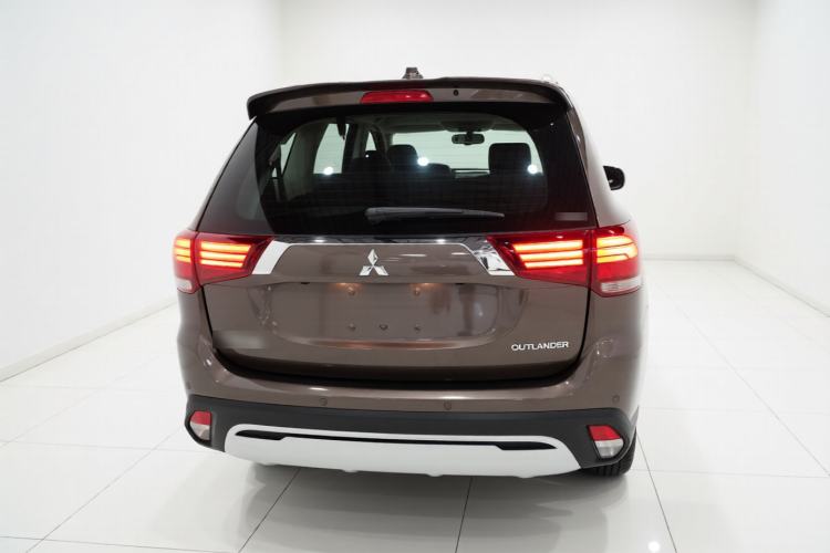 Used Mitsubishi Outlander 2019 2.4L 4x4 Zhi Xiang Edition 7 Seats China VI Standard Rear
