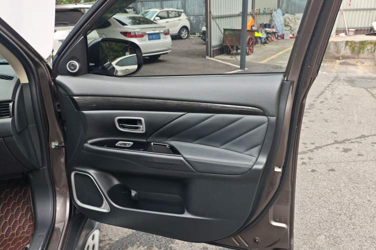 Used Mitsubishi Outlander 2019 2.0L Two-Wheel Drive Comfort Edition 5 Seats China VI Standard Right Front Door Interior