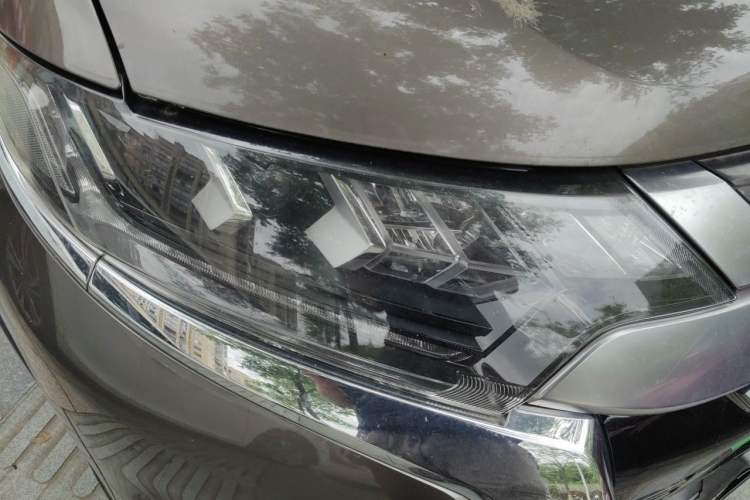 Used Mitsubishi Outlander 2019 2.4L 4x4 Zhi Xiang Edition 7 Seats China VI Standard Right Front Headlight