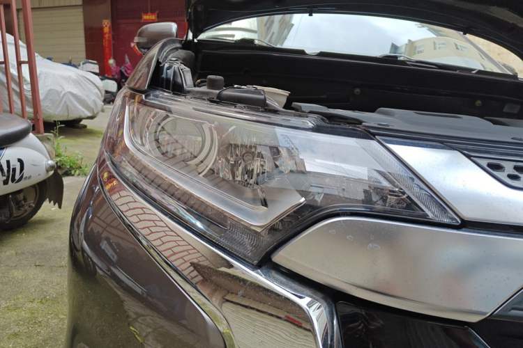 Used Mitsubishi Outlander 2019 2.0L Two-Wheel Drive Comfort Edition 7 Seats China V Emission Standard Right Front Headlight