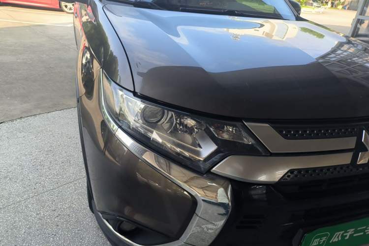 Used Mitsubishi Outlander 2019 2.0L Two-Wheel Drive Comfort Edition 5 Seats China V Standard Right Front Headlight