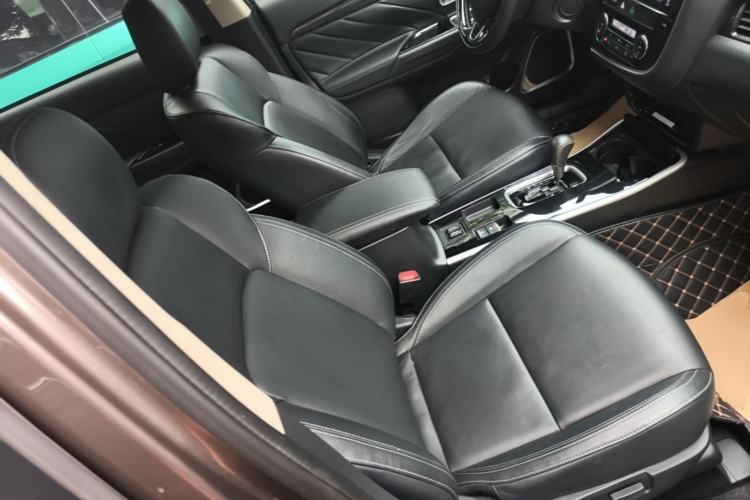 Used Mitsubishi Outlander 2019 2.0L Two-Wheel Drive Comfort Edition 5 Seats China VI Standard Right Front Seat