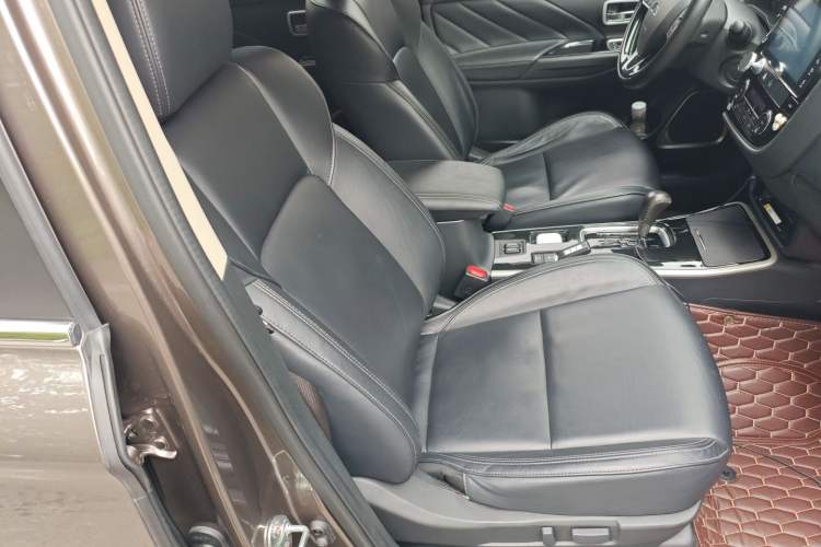 Used Mitsubishi Outlander 2019 2.0L Two-Wheel Drive Comfort Edition 5 Seats China VI Standard Right Front Seat