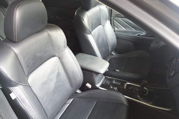 Used Mitsubishi Outlander 2019 2.0L Two-Wheel Drive Comfort Edition 7-Seater China VI Standard Right Front Seat