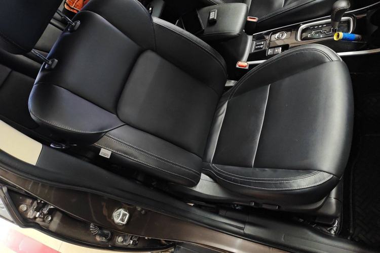 Used Mitsubishi Outlander 2019 2.4L 4x4 Zhi Xiang Edition 5 Seats China VI Standard Right Front Seat