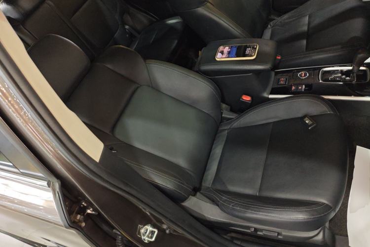 Used Mitsubishi Outlander 2019 2.4L 4x4 Zhi Xiang Edition 7 Seats China VI Standard Right Front Seat