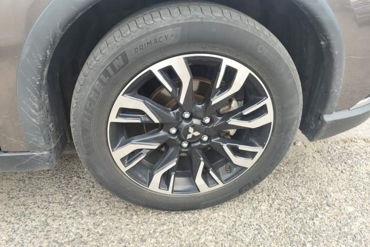 Used Mitsubishi Outlander 2019 2.4L 4x4 Zhi Xiang Edition 5 Seats China VI Standard Right Front Wheel Hub
