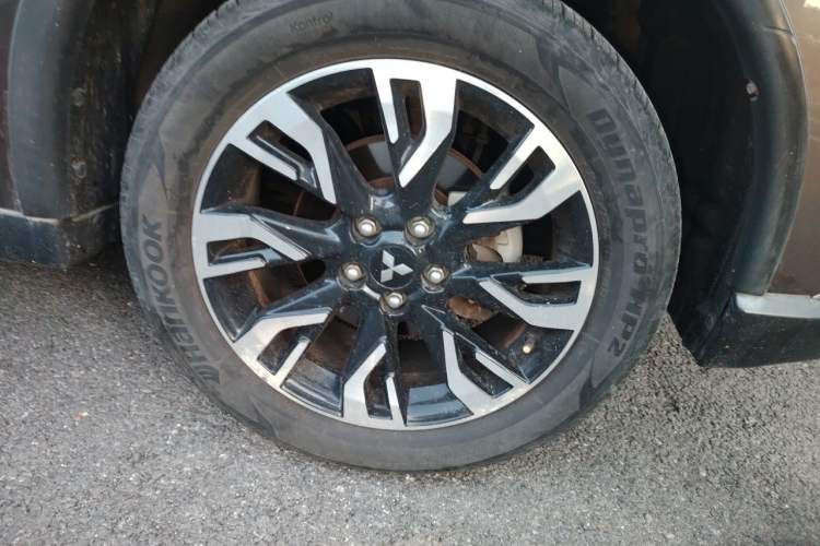 Used Mitsubishi Outlander 2019 2.4L 4x4 Zhi Xiang Edition 5 Seats China V Emission Standard Right Front Wheel Hub