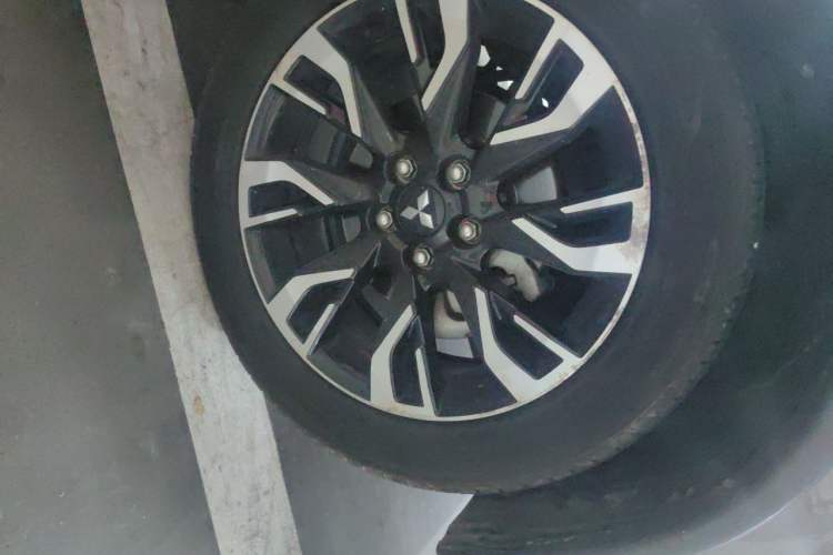 Used Mitsubishi Outlander 2019 2.0L Two-Wheel Drive Comfort Edition 5 Seats China V Standard Right Front Wheel Hub
