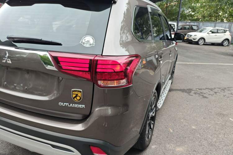 Used Mitsubishi Outlander 2019 2.0L Two-Wheel Drive Comfort Edition 5 Seats China VI Standard Right Rear Taillight