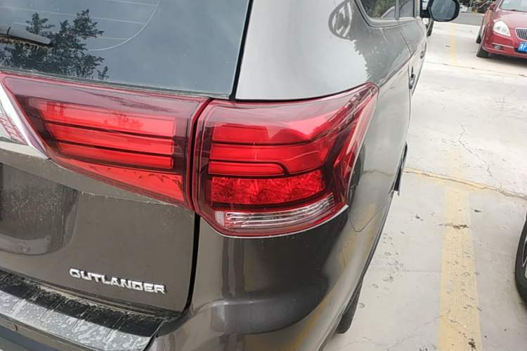 Used Mitsubishi Outlander 2019 2.0L Two-Wheel Drive Comfort Edition 5 Seats China V Standard Right Rear Taillight