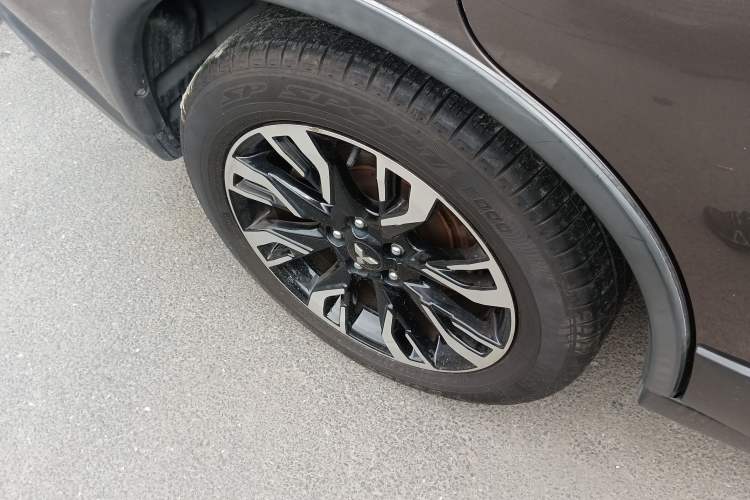 Used Mitsubishi Outlander 2019 2.4L 4x4 Zhi Xiang Edition 7 Seats China V Emission Standard Right Rear Wheel Hub