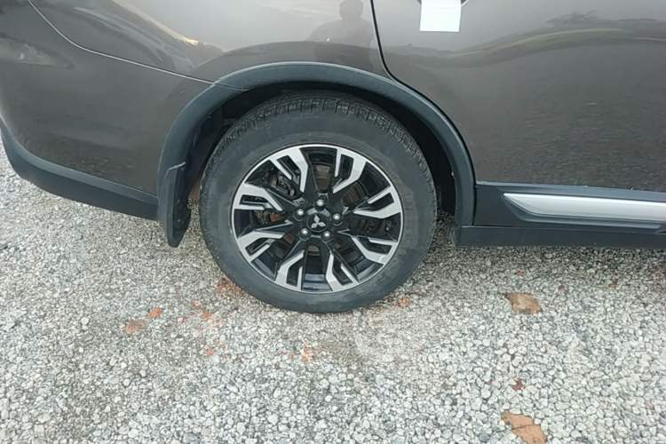 Used Mitsubishi Outlander 2019 2.0L Two-Wheel Drive Comfort Edition 7-Seater China VI Standard Right Rear Wheel Hub