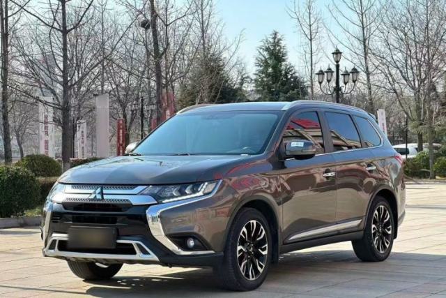 Used Mitsubishi Outlander 2019 2.4L 4x4 Zhi Xiang Edition 7 Seats China VI Standard