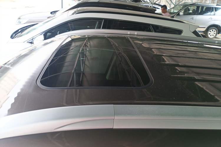 Used Mitsubishi Outlander 2019 2.0L Two-Wheel Drive Comfort Edition 7-Seater China VI Standard Roof