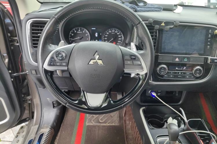 Used Mitsubishi Outlander 2019 2.4L 4x4 Zhi Xiang Edition 7 Seats China VI Standard Steering Wheel