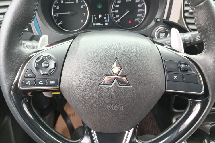 Used Mitsubishi Outlander 2019 2.4L 4x4 Zhi Xiang Edition 7 Seats China V Emission Standard Steering Wheel