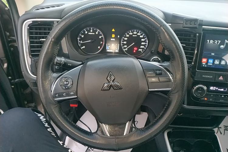 Used Mitsubishi Outlander 2019 2.0L Two-Wheel Drive Comfort Edition 7-Seater China VI Standard Steering Wheel