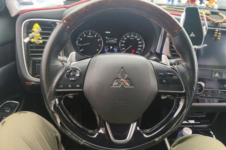 Used Mitsubishi Outlander 2019 2.4L 4x4 Zhi Xiang Edition 5 Seats China VI Standard Steering Wheel