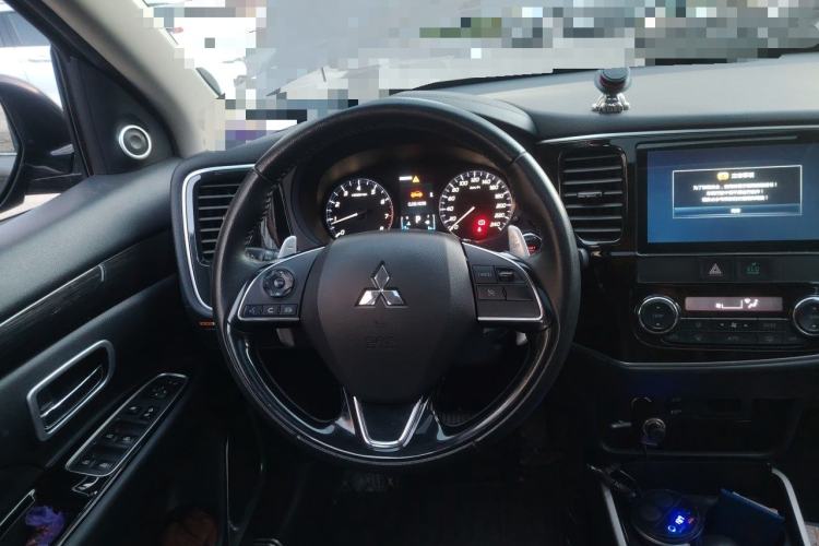 Used Mitsubishi Outlander 2019 2.4L 4x4 Zhi Xiang Edition 5 Seats China V Emission Standard Steering Wheel