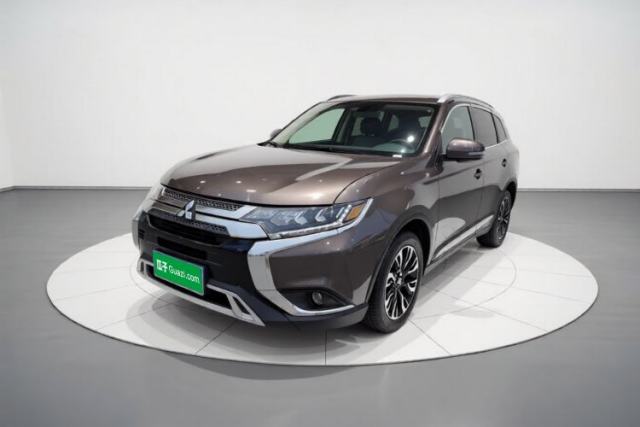 Ojetý Mitsubishi Outlander 2019 2.4L Four-Wheel Drive Flagship Version 7 Seats China V Emission Standard