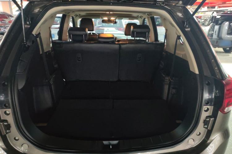 Used Mitsubishi Outlander 2019 2.4L 4x4 Zhi Xiang Edition 7 Seats China V Emission Standard Trunk