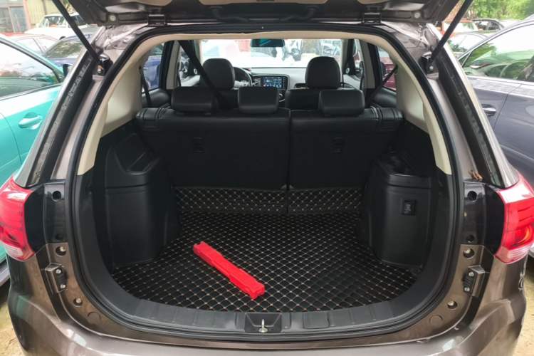 Used Mitsubishi Outlander 2019 2.0L Two-Wheel Drive Comfort Edition 5 Seats China VI Standard Trunk
