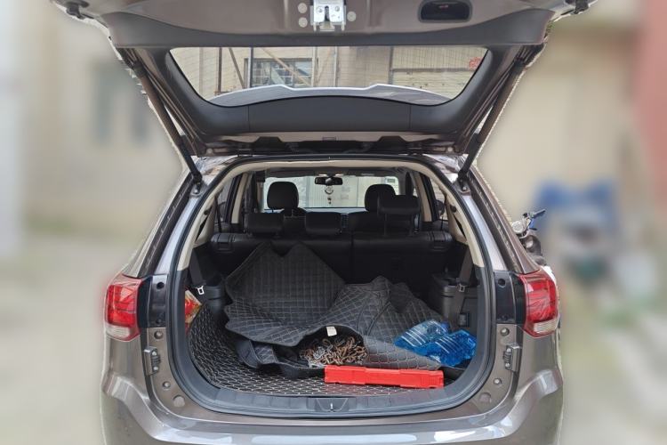 Used Mitsubishi Outlander 2019 2.0L Two-Wheel Drive Comfort Edition 7 Seats China V Emission Standard Trunk