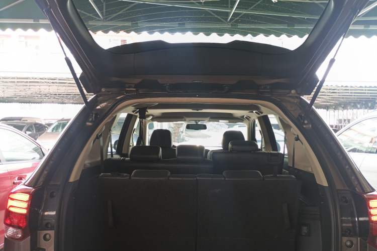 Used Mitsubishi Outlander 2019 2.0L Two-Wheel Drive Comfort Edition 7-Seater China VI Standard Trunk