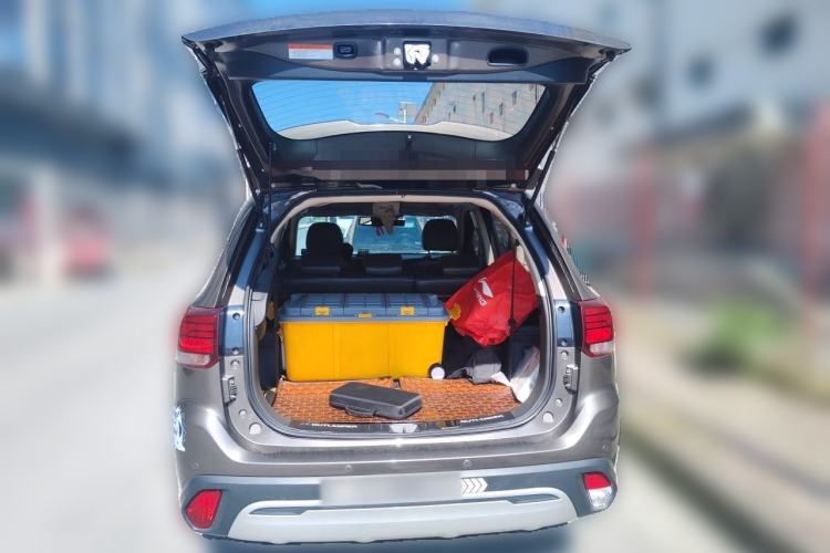 Used Mitsubishi Outlander 2019 2.4L 4x4 Zhi Xiang Edition 7 Seats China V Emission Standard Trunk