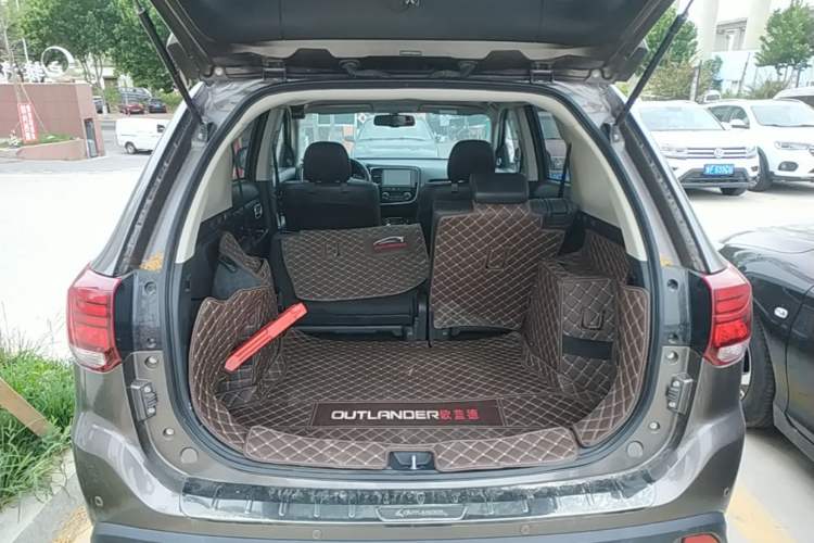 Used Mitsubishi Outlander 2019 2.0L Two-Wheel Drive Comfort Edition 5 Seats China V Standard Trunk
