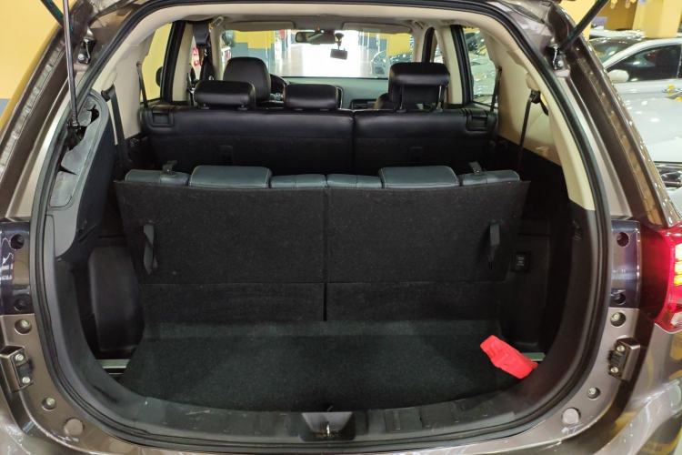 Used Mitsubishi Outlander 2019 2.4L 4x4 Zhi Xiang Edition 7 Seats China VI Standard Trunk