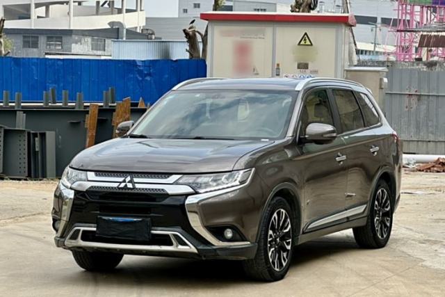Used Mitsubishi Outlander 2019 2.4L 4x4 Zhi Xiang Edition 7 Seats China VI Standard