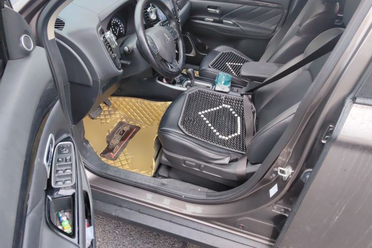 Used Mitsubishi Outlander 2019 2.0L Two-Wheel Drive Comfort Edition 5 Seats China V Standard Driver Seat