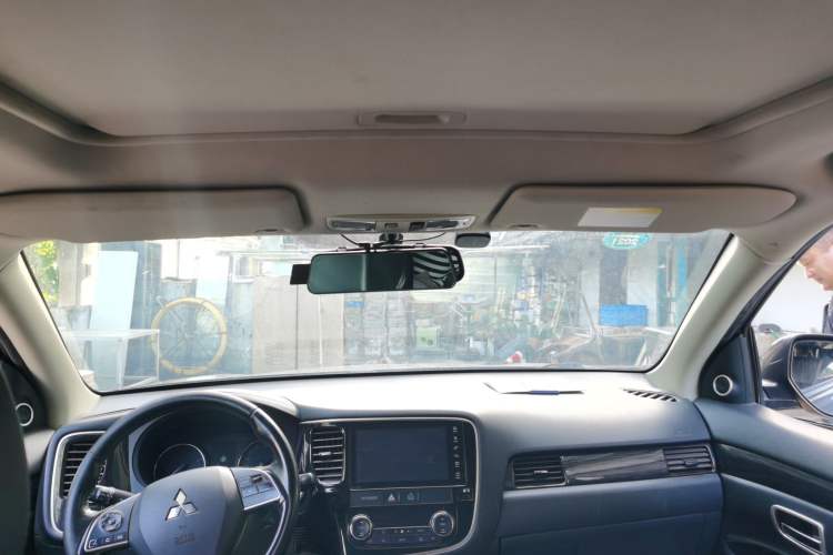Used Mitsubishi Outlander 2019 2.0L Two-Wheel Drive Comfort Edition 5 Seats China VI Standard Headliner