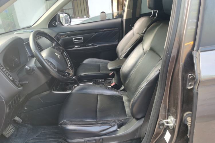 Used Mitsubishi Outlander 2019 2.0L Two-Wheel Drive Comfort Edition 5 Seats China VI Standard Left Front Seat