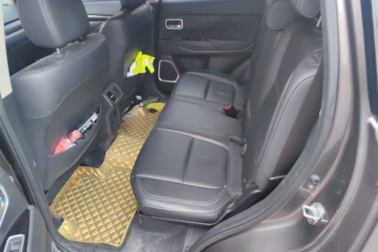 Used Mitsubishi Outlander 2019 2.0L Two-Wheel Drive Comfort Edition 5 Seats China V Standard Left Rear Seat