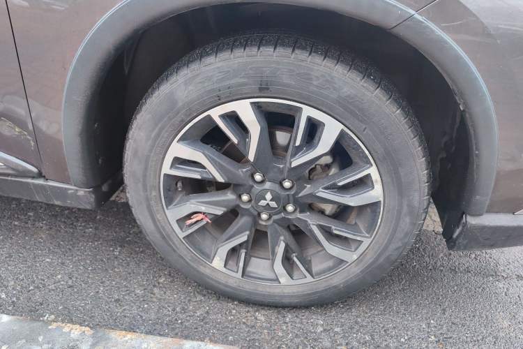 Used Mitsubishi Outlander 2019 2.0L Two-Wheel Drive Comfort Edition 5 Seats China V Standard Right Front Wheel Hub