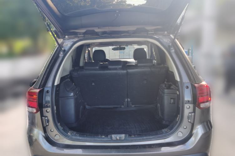 Used Mitsubishi Outlander 2019 2.0L Two-Wheel Drive Comfort Edition 5 Seats China VI Standard Trunk