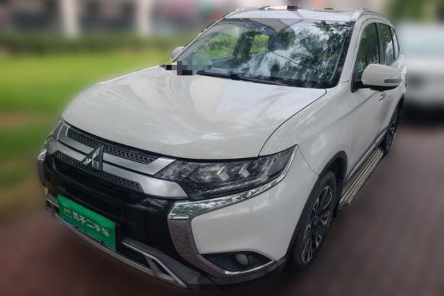 Used Mitsubishi Outlander 2019 2.4L 4x4 Zhi Xiang Edition 7 Seats China VI Standard