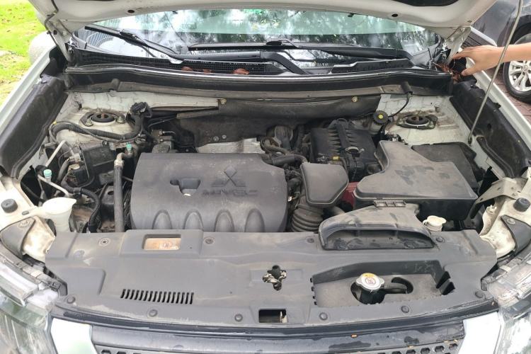 Used Mitsubishi Outlander 2019 2.4L 4x4 Zhi Xiang Edition 7 Seats China VI Standard Engine Bay