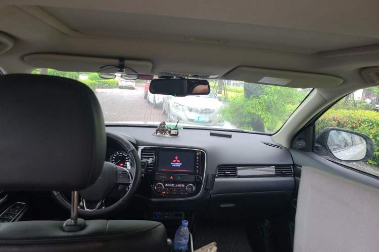 Used Mitsubishi Outlander 2019 2.4L 4x4 Zhi Xiang Edition 7 Seats China VI Standard Headliner