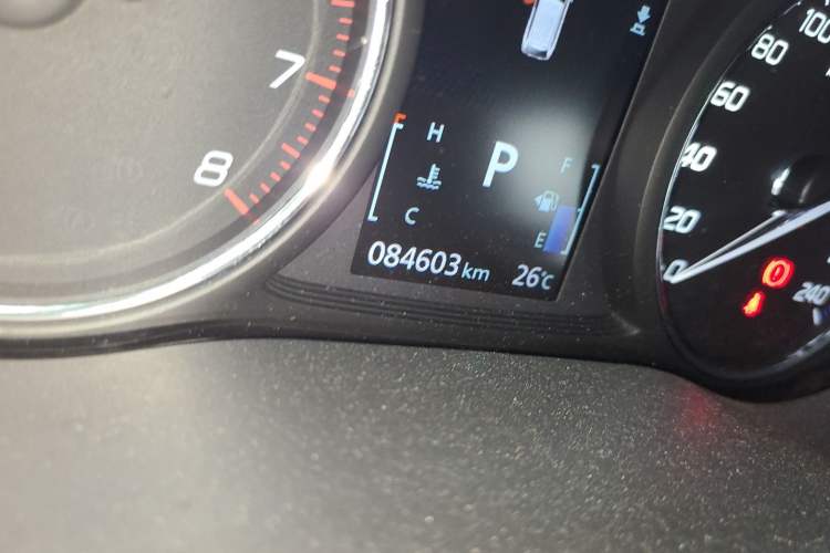 Used Mitsubishi Outlander 2019 2.4L 4x4 Zhi Xiang Edition 7 Seats China VI Standard Odometer Close Up