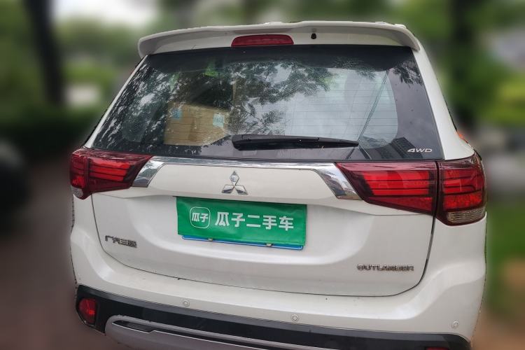 Used Mitsubishi Outlander 2019 2.4L 4x4 Zhi Xiang Edition 7 Seats China VI Standard Rear