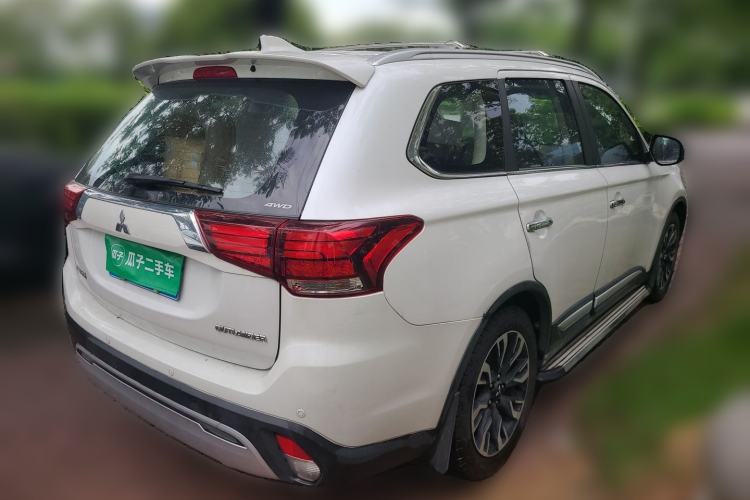Used Mitsubishi Outlander 2019 2.4L 4x4 Zhi Xiang Edition 7 Seats China VI Standard Rear Right 45 Deg