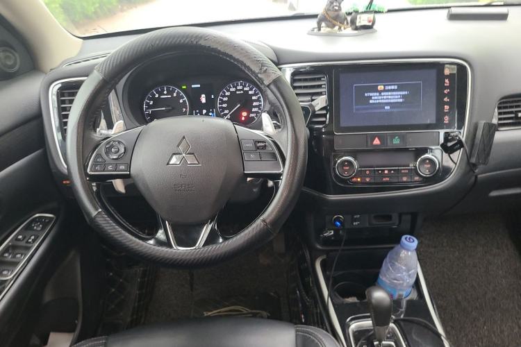 Used Mitsubishi Outlander 2019 2.4L 4x4 Zhi Xiang Edition 7 Seats China VI Standard Steering Wheel